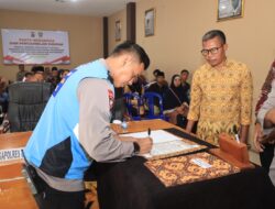 Polres Loteng Gelar Penandatanganan Fakta Integritas Panitia, Peserta dan Orang Tua Wali Penerimaan Bakomsus T.A. 2024.