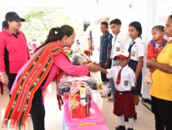 Ketum Bhayangkari Pusat Kembali Salurkan Ribuan Paket Bansos di Maluku Barat Daya