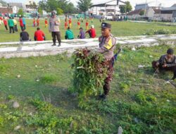 Polsek Utan Kompak Bersama Masyarakat Gotong Royong Bersihkan Taman Sangaria