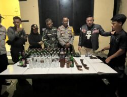 Polres Bima Kota Gelar Razia, Sita Puluhan Botol Miras dan Senjata Tajam