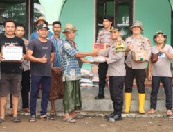 Polres Loteng Salurkan Bantuan Kepada Warga Yang Terdampak Banjir di Pujut.