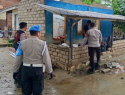 Polisi Terjun Langsung Dampingi Korban Bencana di Sekotong