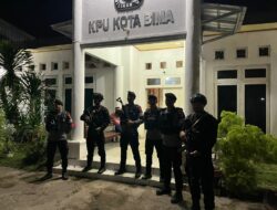 Personel Polres Bima Kota dan Batalyon C Pelopor Sat Brimobda NTB Kawal Ketat Kantor KPU Kota Bima dalam OMP Rinjani 2024