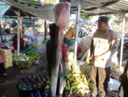 Polsek Kayangan Pastikan Ketersediaan Bahan Pokok di Pasar Tampes