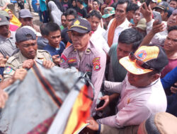 Setelah Dua Hari Pencarian Korban Terseret Banjir di Kempo Ditemukan Tak Bernyawa di Teluk Saleh oleh tim gabungan yang dipimpin oleh Kapolsek Kempo