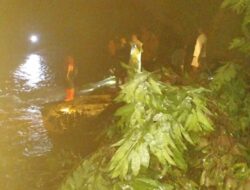 Seorang Warga Tua Nanga Terseret Arus Sungai, Polsek Poto Tano bersama masyarakat Lakukan Pencarian