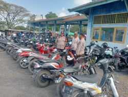 Patroli Rutin Polsek Praya Sambangi Pasar Renteng.