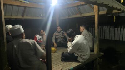 Cuaca Ekstrem Mengintai, Polsek Lembar Lakukan Hal Ini di Malam Hari