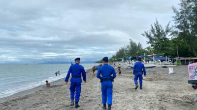 Pantai Cemara Aman Terkendali: Patroli Intensif Satpolairud Lombok Barat