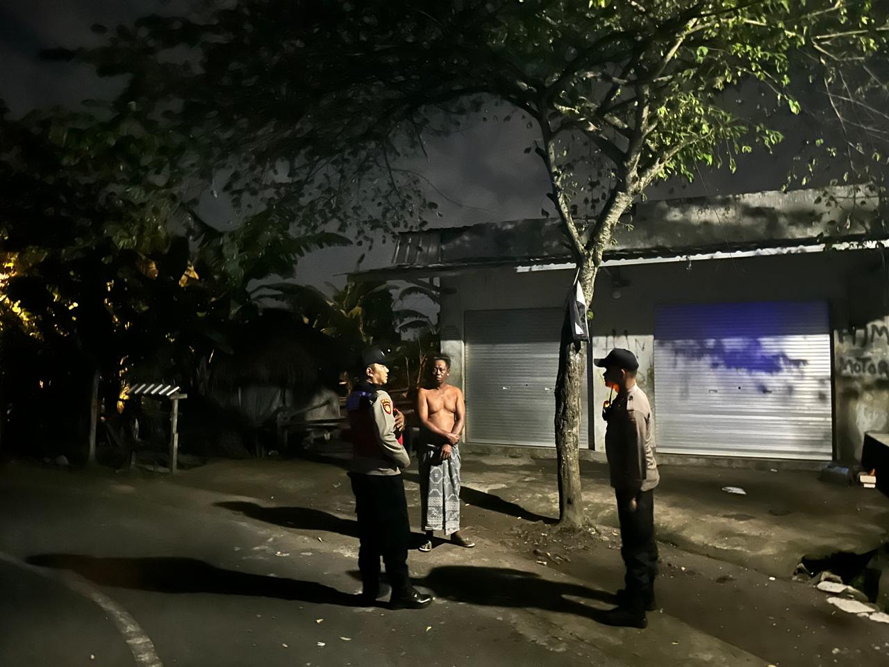 Kapolsek Turun Langsung, Patroli Malam di Kuripan: Wujud Komitmen Jaga Keamanan Warga