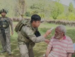 Satgas Ops Damai Cartenz Gelar Patroli Dan Pelayanan Kesehatan Di Distrik Siepkosi