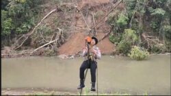 POLRI GERAK CEPAT RESPON PIDATO PRESIDEN PRABOWO, SATBRIMOBDA SULSEL BANGUN JEMBATAN GANTUNG DI SOPPENG