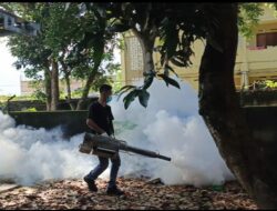 Polres Lombok Barat Gempur Sarang Nyamuk DBD dengan Fogging Serentak