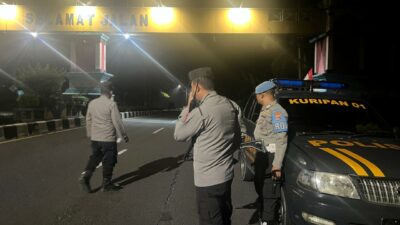 Tingkatkan Keamanan, Polsek Kuripan Gelar Patroli Gabungan di Jam Rawan