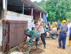 Peduli Lingkungan yang bersih Bhabinkamtibmas Desa Mantun bersama Tiga Pilar dan masyarakat lakukan Gotong Royong