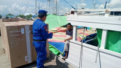 Sat Polairud Polres Bima Kota Gelar Patroli Dialogis dengan Buruh Pelabuhan Bima dan Sape