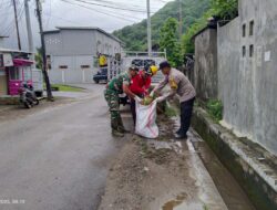 Polsek Maluk bersama pemerintah Kecamatan dan Desa gelar  Gotong Royong antisipasi wabah di musim hujan