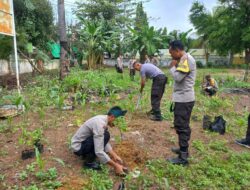 Polsek Rasanae Barat Lakukan Penanaman Bibit Pohon di Lahan Polsek