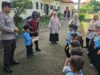 Bhabinkamtibmas Desa Kemuning perkenalkan Polisi Sahabat Anak kepada murid TK IT Babussalam Desa Kemuning