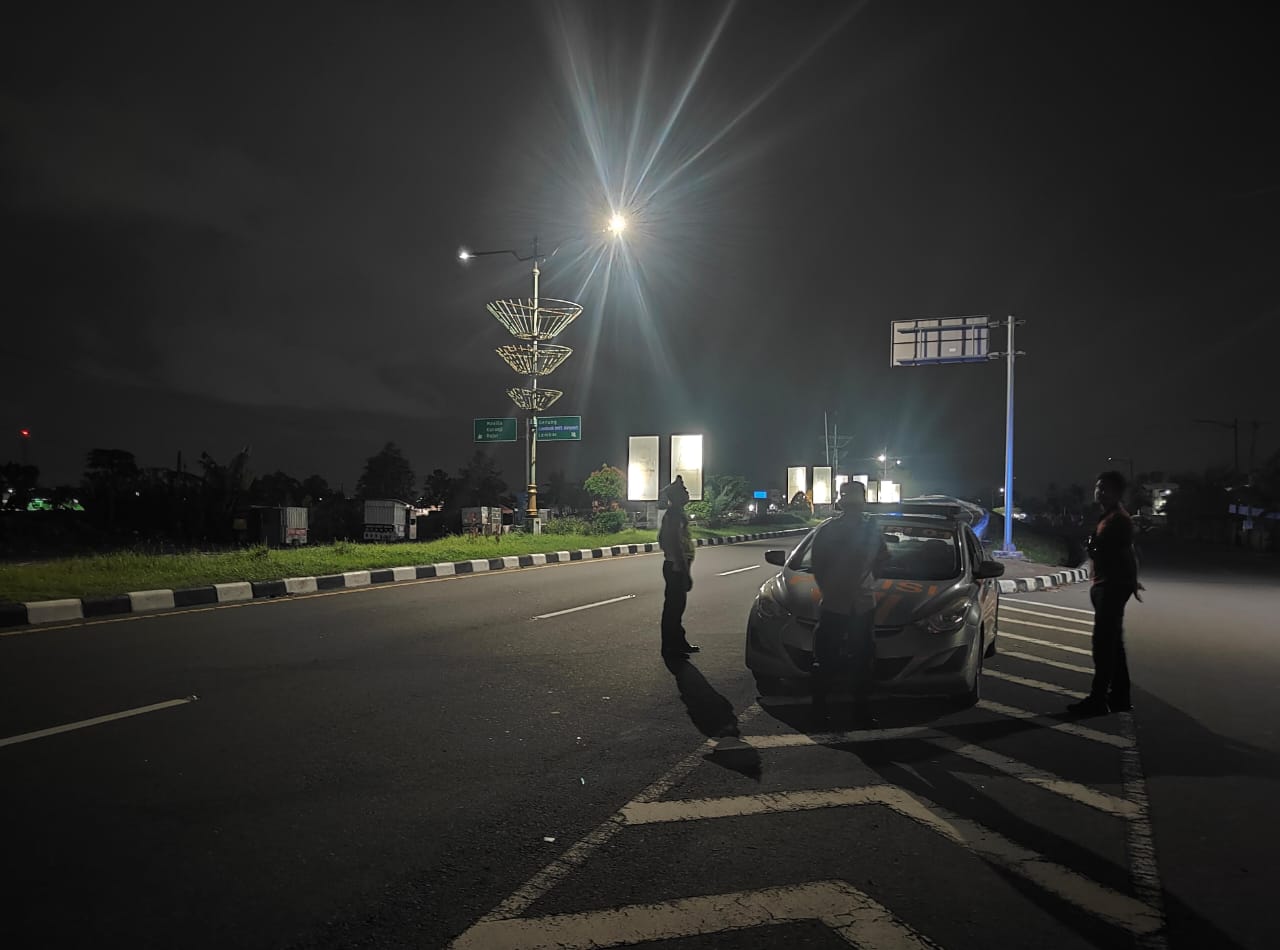 Jaga Keamanan Masyarakat, Polsek Kediri Patroli Gabungan di Bypass BIL dan Jalan Perbatasan