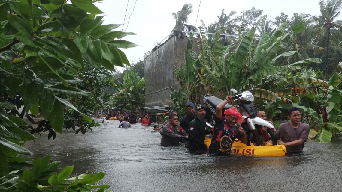 Luapan Sungai Sebabkan Banjir di Lombok Barat, Evakuasi Warga Berlangsung Lancar