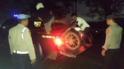 Patroli KRYD Polsek Lembar: Bantu Remaja Mogok Motor di Malam Hari