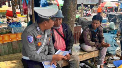 Satlantas Lombok Barat Edukasi Keselamatan di Pasar Jereneng