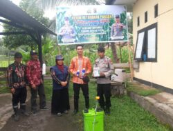 Polsek Pemenang Bersama Distan Gelar Penyemprotan Tanaman Jagung