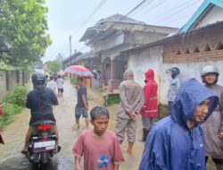 Pantau Debit Air Sungai, Patroli Dialogis Sat Samapta Polres Sumbawa Barat Imbau Masyarakat Tetap Waspada Bencana Banjir