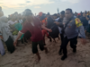 Polres Loteng Bersama Basarnas Evakuasi Mayat di Pantai Are Guling.