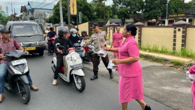 Aksi Polisi di Lombok Barat Ini Bikin Warga Terharu, Simak Kisahnya!