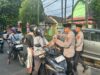 Polres Lombok Tengah Bagikan Takjil Kepada Masyarakat Setiap Hari Selama Bulan Ramadan.