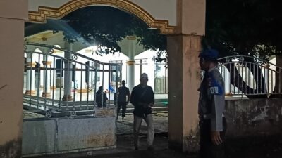 Shalat Tarawih di Kuripan Berlangsung Kondusif, Polsek Kuripan Turun Tangan