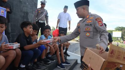 Bakti Polres Lombok Barat: Berbagi Ta’jil, Pererat Silaturahmi