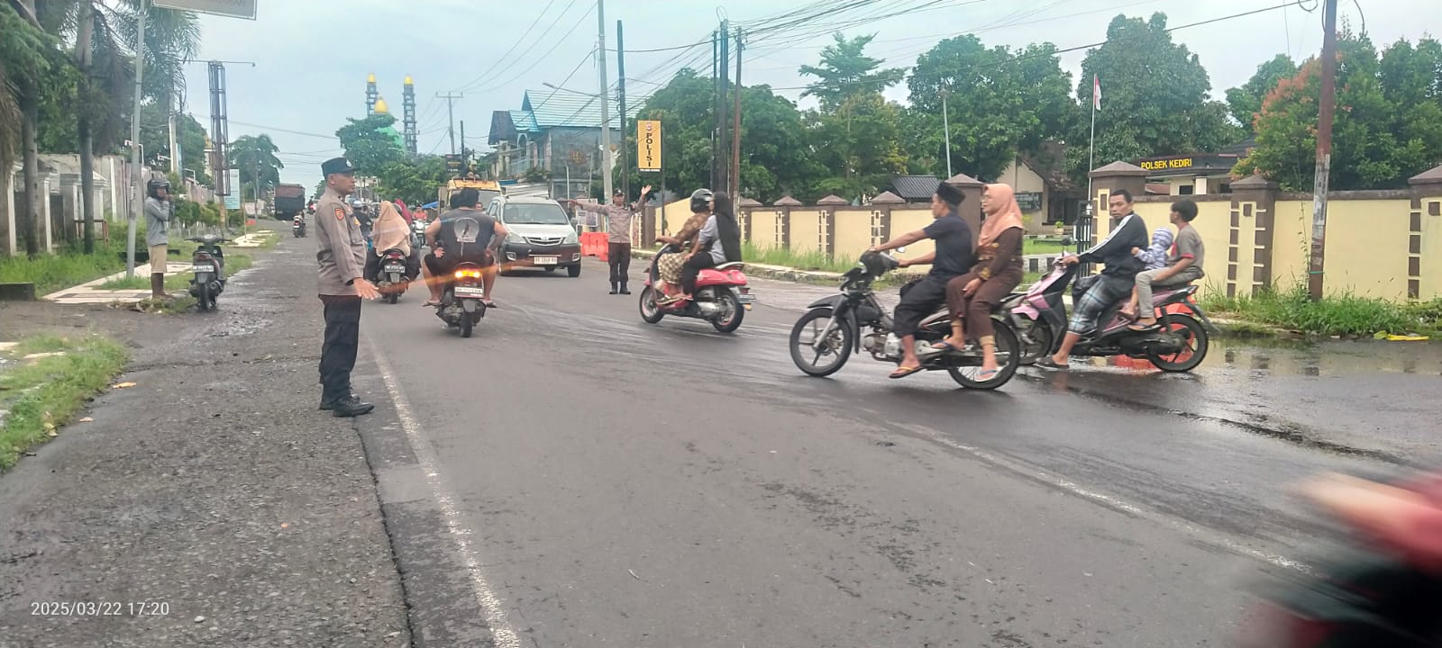 Cegah Gangguan Keamanan, Polisi Kediri Siaga di Lokasi Ngabuburit