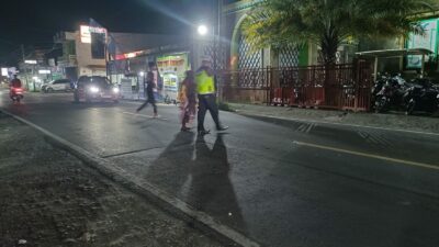 Ramadan Damai, Polisi Kawal Sholat Tarawih di Batulayar