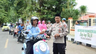 Berbagi Berkah di Bulan Suci: Polres Dompu Bagikan 300 Paket Takjil untuk Masyarakat