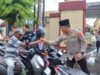 Kapolres Sumbawa Bersama Gabungan Staf Bagikan Takjil Kepada Masyarakat