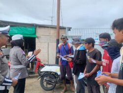 Satlantas Polres Bima Kota Sosialisasikan Tagline “Mudik Aman Keluarga Nyaman” dan Pemasangan Stiker Keselamatan