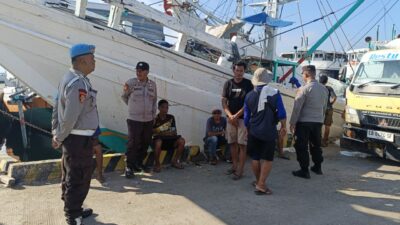 Polsek Kawasan Pelabuhan Laut Bima Gelar Jumat Curhat Bersama Buruh dan Penumpang