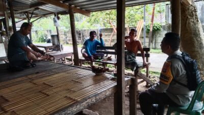 Bhabinkamtibmas Batulayar Barat Aktif Jalin Silaturahmi, Sosialisasikan Ketahanan Pangan kepada Warga