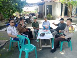 Bhabinkamtibmas Desa Terong Tawah Dukung Ketahanan Pangan Melalui Gotong Royong dan Pengecekan Lahan