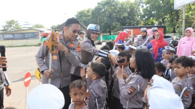 Tumbuhkan Kecintaan Anak Pada Polisi, Kapolres Loteng Kenalkan Tugas Polisi Sejak Dini.