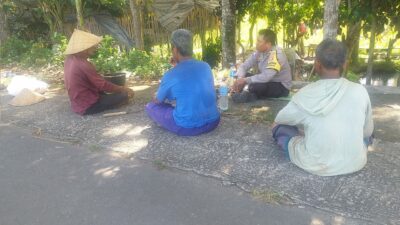 Pentingnya Ketahanan Pangan: Polsek Kuripan Kunjungi Warga Desa Jagaraga