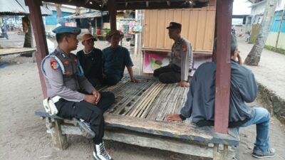 Polsek Lembar Ciptakan Kamtibmas Kondusif Melalui Patroli Dialogis