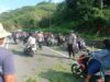 Polsek Lembar Amankan Pemangkasan Pohon Demi Kelancaran Lalu Lintas