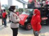 Aksi Humanis Polres Pelabuhan Tanjung Priok Bagikan Minum dan Roti Saat Buruh Rayakan May Day