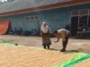 Bantu Kegiatan Petani di Desa Binaan Bhabinkamtibmas Polsek Soromandi Sukseskan Program Ketahanan Pangan Nasional