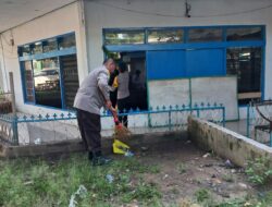 Polsek Rasanae Barat Gelar Aksi Jumat Bersih di Musholla Miftahurrahman Terminal Dara