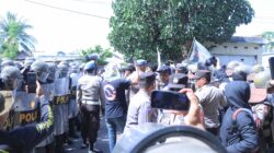 Polres Sumbawa Barat Kawal Ketat Aksi Unjuk Rasa KP4S, Pastikan Situasi Aman dan Kondusif
